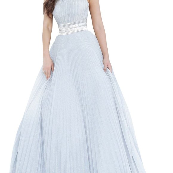 Dress - Picture 5 of 9